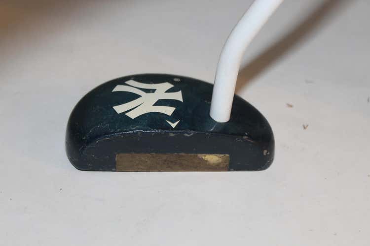 Used mens Right handed  New York Yankees 35 1/2" Putter