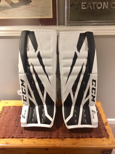 White New Intermediate 32" CCM Extreme Flex E4.5 Goalie Leg Pads