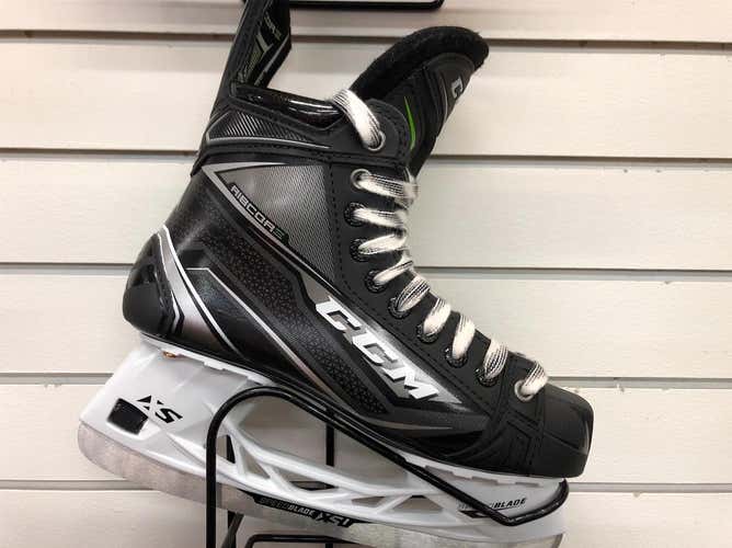 Senior CCM Ribcor Titanium 76K Regular Width  Size 10 Hockey Skates