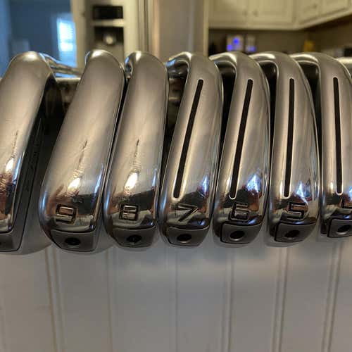 P790 TaylorMade RH Nippon Tour 120X Flex Shafts  4-PW And Titleist 5w