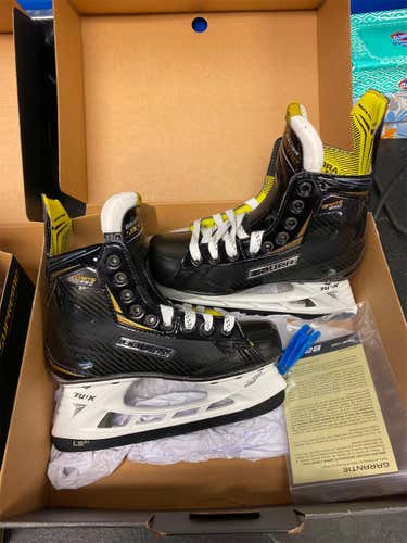 Junior Bauer Supreme Regular Width Size 4.5 Hockey Skates
