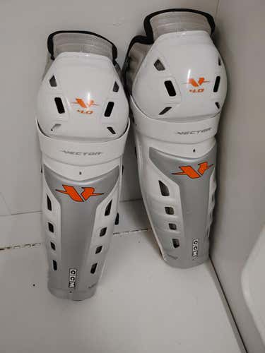 Senior CCM Vector Shin Pads 16"