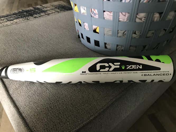 Used Kid Pitch (9YO-13YO) USSSA Certified 2017 DeMarini Composite Bat (-5) 27 oz 32"