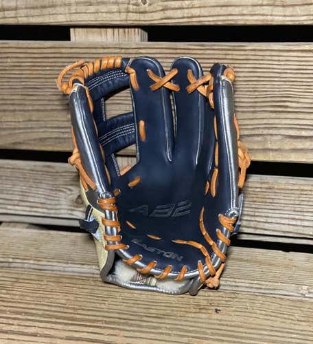 *NWOT*—11.75” Easton AB2 Professional Reserve—NAVY/NATURAL/ORANGE