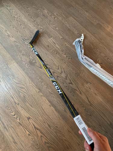 Senior Right Handed Super Tacks 2.0 Toe Pattern Pro Stock Hockey Stick