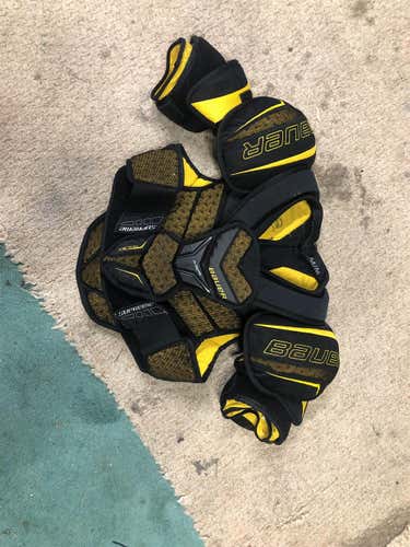 Senior Medium Bauer Supreme TotalOne MX3  Shoulder Pads
