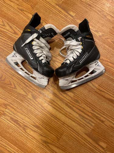 Bauer Supreme 170 Regular Width Size 3.5 Hockey Skates