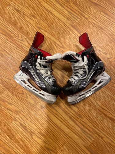 Bauer Vapor X800 Regular Width Size 4 Hockey Skates