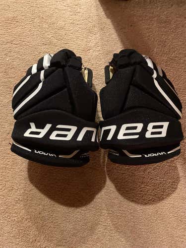 Used Bauer Vapor X60 11" Gloves