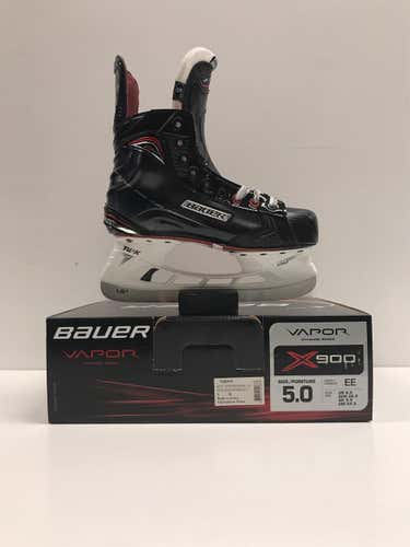 Junior Bauer Vapor X900 Extra Wide Width  Size 5 Hockey Skates