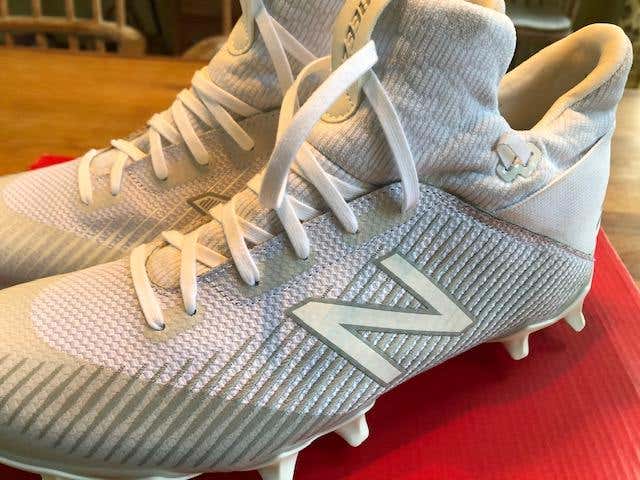 White New Men's Size 9.0 (Women's 10) Molded Cleats New Balance High Top Freeze