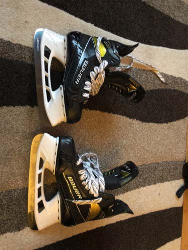 Junior Bauer Supreme ultrasonic Regular Width Size 6 Hockey Skates