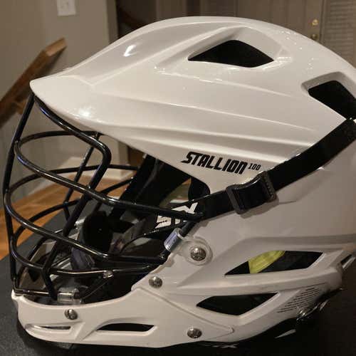 White Youth STX STALLION 100 Helmet Med/L Used Twice