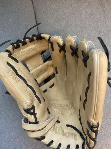 Used Wilson Right Hand Throw A2000 Baseball Glove 11.25"