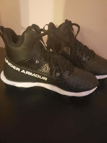 Black New Youth Size 1 Under Armour football cleats