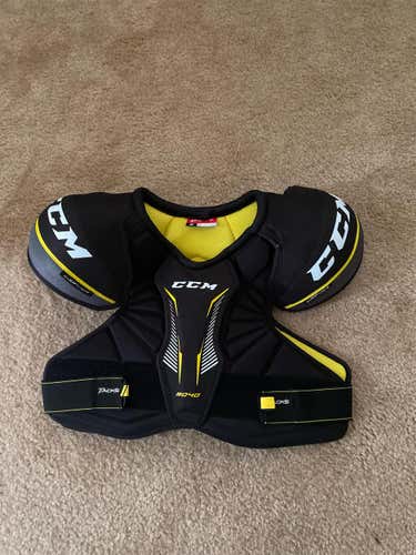 Senior Medium CCM Tacks 9040 Shoulder Pads