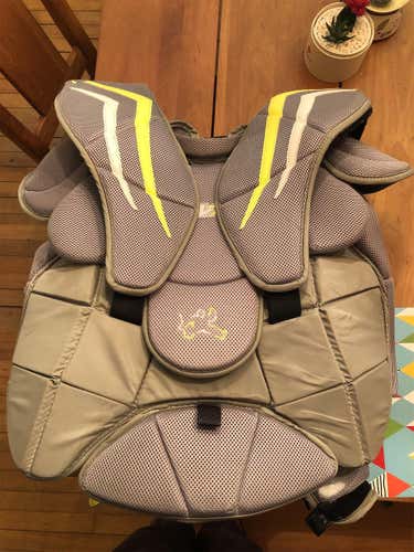Senior XL Vaughn Velocity V7 XF Pro Carbon Chest and Arm Protector Goalie Chest Protector