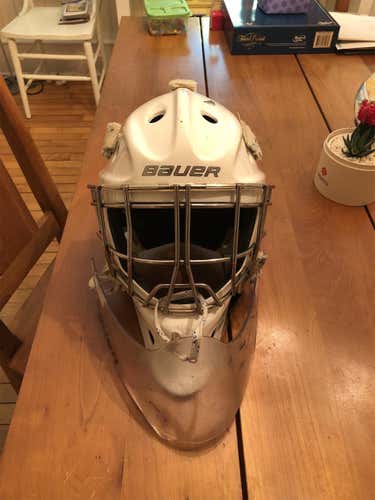 White Senior Bauer NME VTX Goalie Mask
