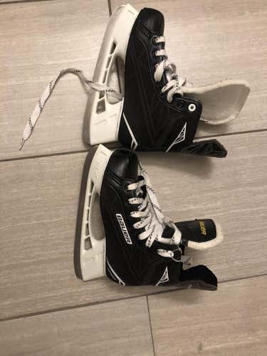 Junior Bauer Supreme S140 Regular Width  Size 4 Hockey Skates