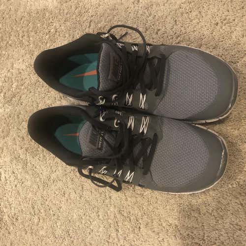 Gray Nike Free Runs Size Men's 10.5 (W 11.5)