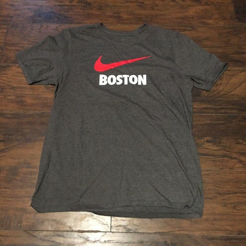Nike Sportswear Boston Athletic Cut Gray Red Graphic tee shirt size Large
