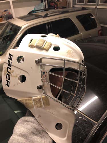 White Senior Bauer NME 4 Goalie Mask