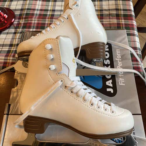Used Jackson Ultima Size 1.5 Figure Skates