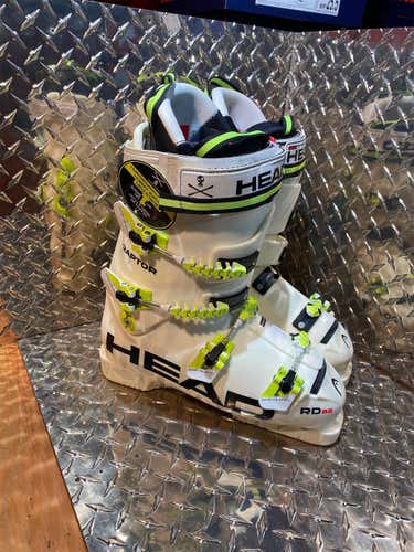 Size 10.5 Men's Racing Stiff Flex Ski Boots