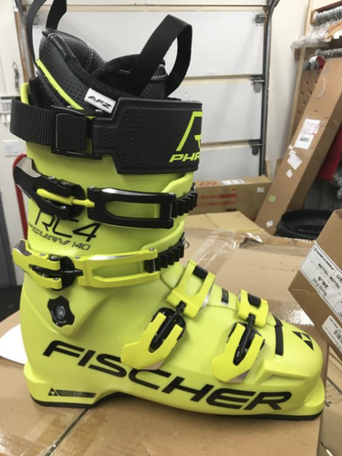 Fischer RC4 The Curv Vacuum Full Fit Ski Boots (27.5 / 140 / 98)