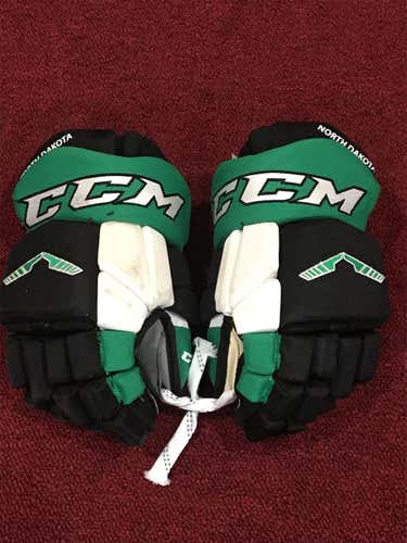 University Of North Dakota CCM HGTKPP 13" Pro Stock Gloves Item#UNDG17