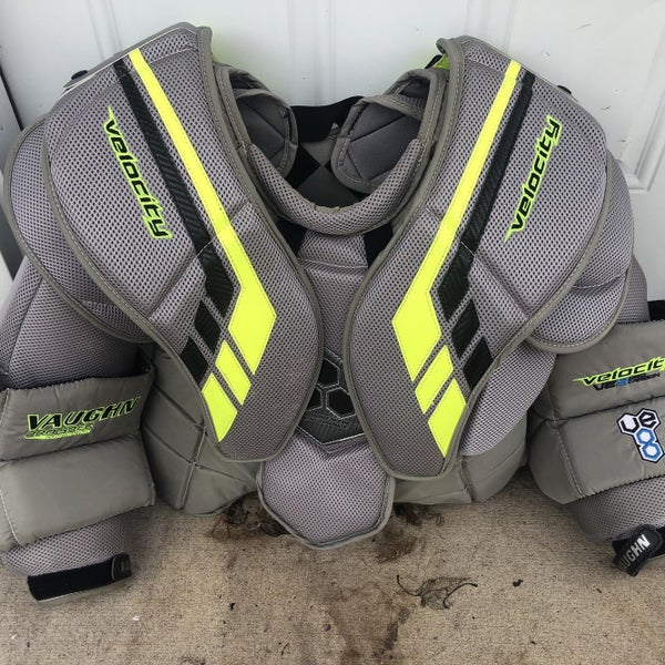 Senior Small Vaughn Velocity VE8 Pro Carbon Goalie Chest Protector