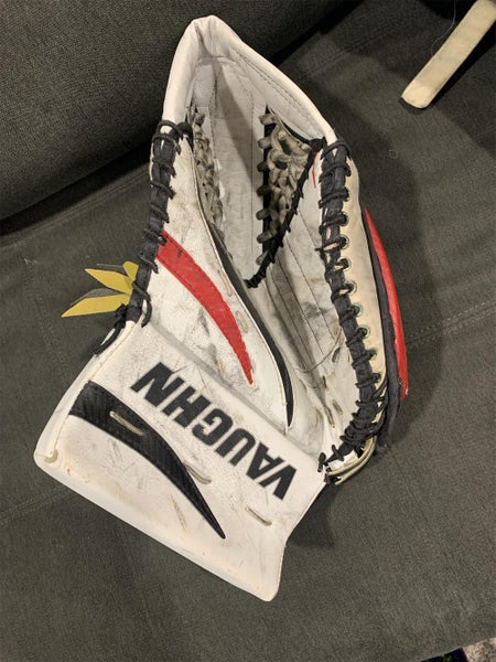 Black White Red Senior Regular Goalie Glove Vaughn Ventus LT80
