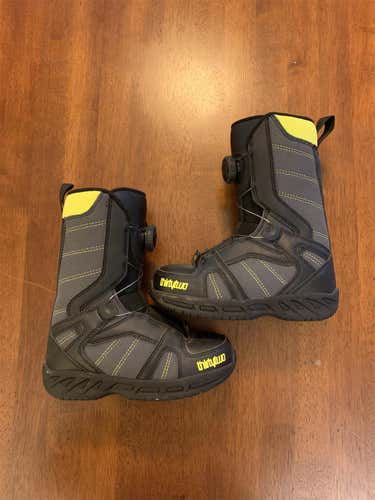 Unisex Size 2 Thirty Two BOA Youth Snowboard Boots