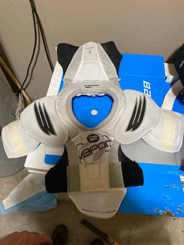 Junior Medium Bauer Vapor Shoulder Pads
