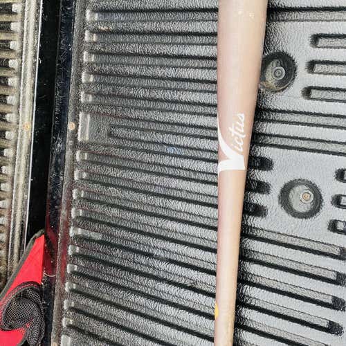 Used Wood (-3) 30 oz 33" Bat