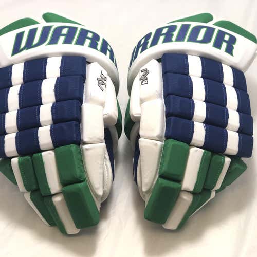 New Warrior Franchise dressed as Ax1 14"CAROLINA HURRICANES (WHALERS RETRO) Pro Stock Hockey Gloves