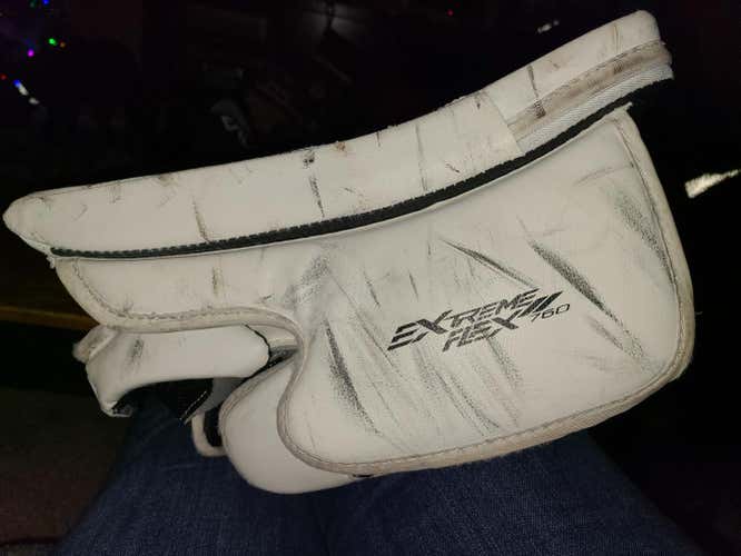 White Used Junior CCM Regular Extreme Flex II 760