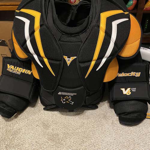 Vaughn V6 2200 Pro Goalie Chest Protector