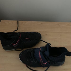 Black Men's Size 4.5 (Women's 5.5) Nike Shoes