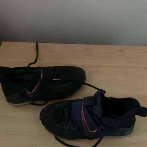 Black Men's Size 4.5 (Women's 5.5) Nike Shoes