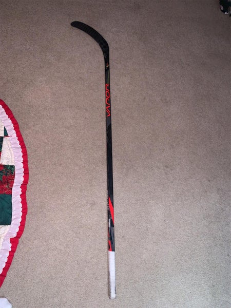 Senior Right Handed Vapor FlyLite Mid Pattern Hockey Stick