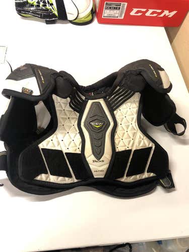 Junior Medium CCM Tacks Shoulder Pads