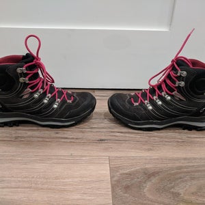 AKU Women's Hiking Boots size 6. Alterra GTX Boots