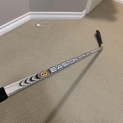 GAME USED/ SIGNED ROOKIE Jay Bouwmeester Easton Synergy Game Stick 02-03’
