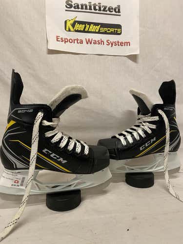 Used CCM Tacks 9042 Size 1 D Ice Hockey Skates