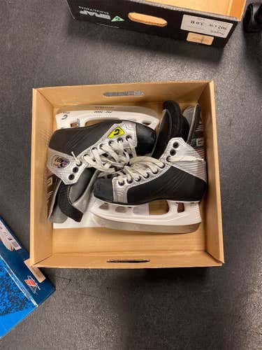 Rare Junior Graf Supra 502 3D Hockey Skates