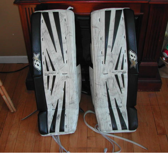 White Used Junior 32" Brian's Subzero 6.0 Goalie Leg Pads