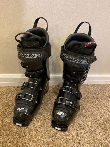 Size 9.0 Men's All Mountain RSJ 65  Ski Boots