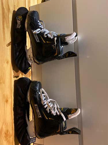 Senior Bauer Supreme 2S Pro Regular Width  Size 7.5 Hockey Skates