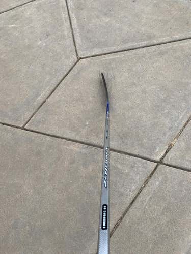 Senior Used Easton Right Handed Synergy SL Hockey Stick Mid Pattern